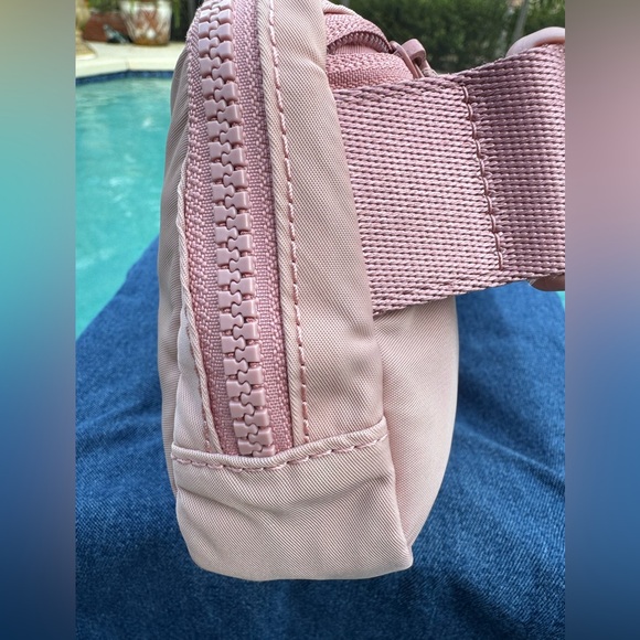 lululemon Everywhere Belt Bag 1L - Picture 13 of 16